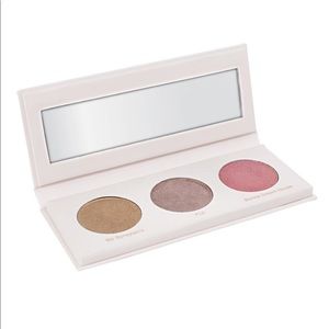 NWOT. Basic Beauty highlighter